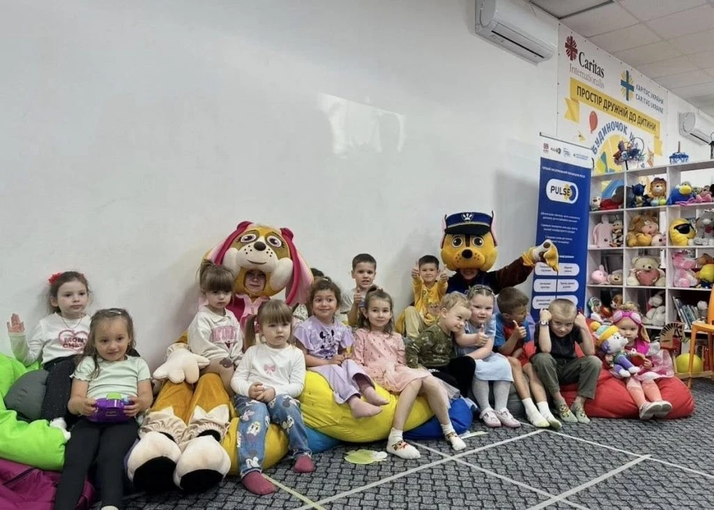 Морозиво, квест та улюблені герої: як у Великій Олександрівці волонтери влаштували свято для малечі